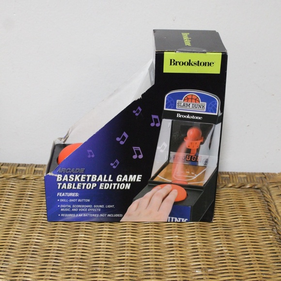 Brookstone. Slam Dunk Basketball Game Tabletop Edition. - Picture 6 of 9